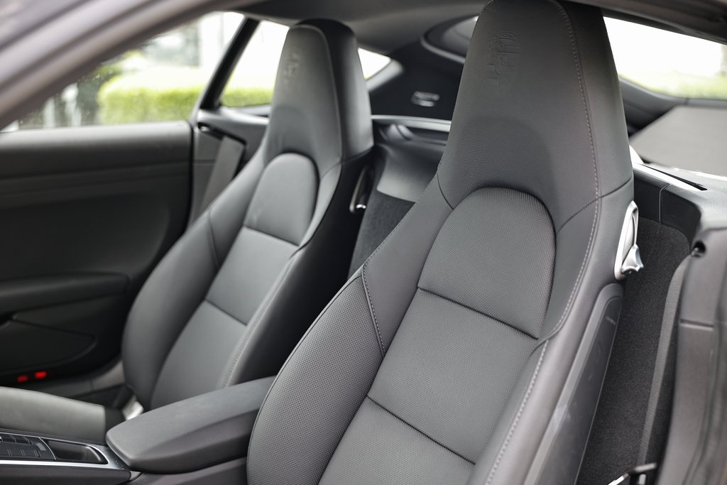 2025 Porsche Cayman Base photo 16