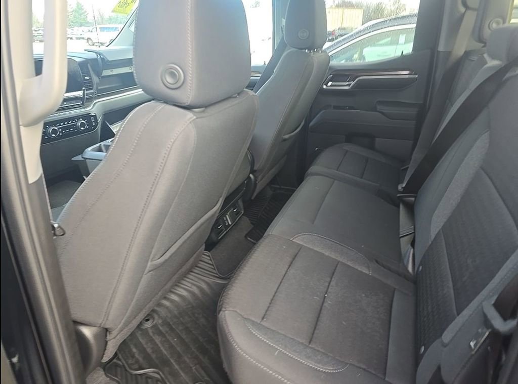 2024 Chevrolet Silverado 1500 LT photo 4