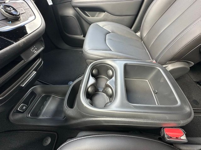 2026 Chrysler Pacifica photo 24