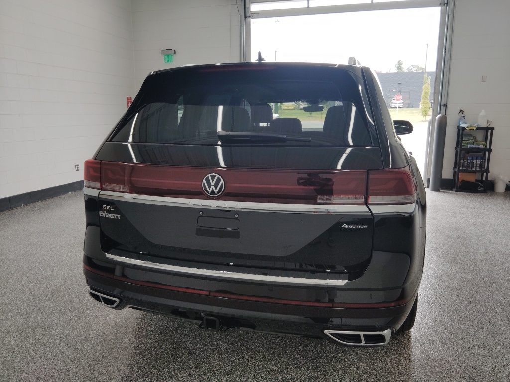 2026 Volkswagen Atlas SEL Premium R-Line photo 3