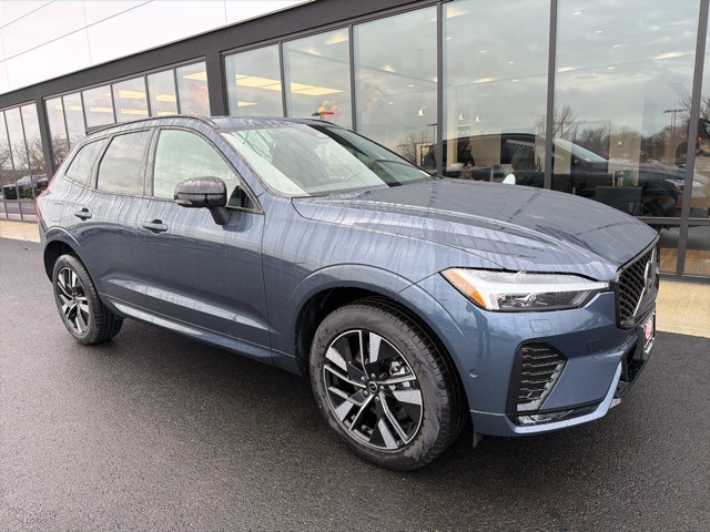 2026 Volvo XC60 Plus's photo