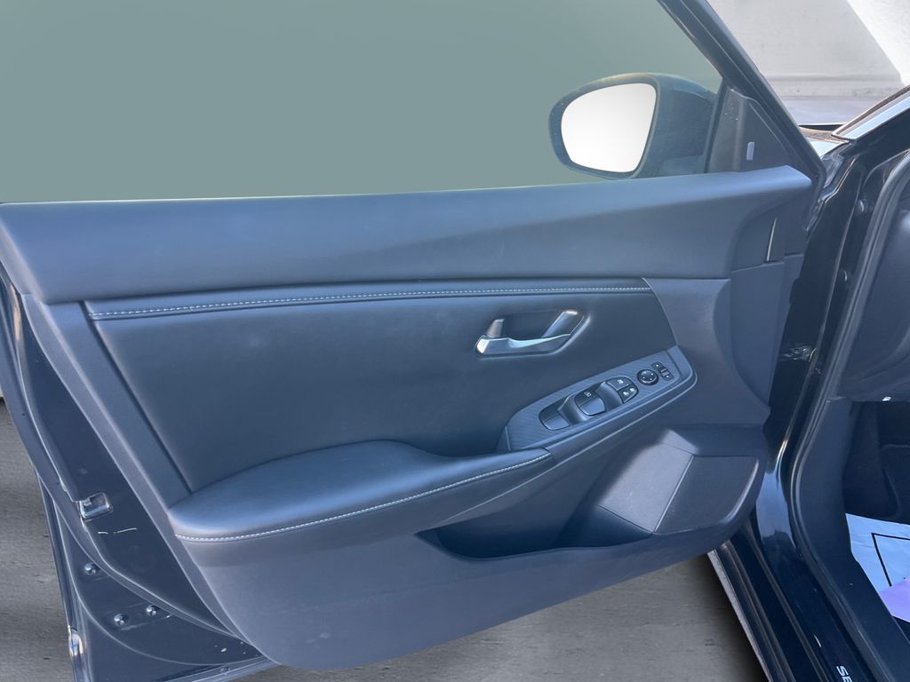 2022 Nissan Sentra SV photo 12