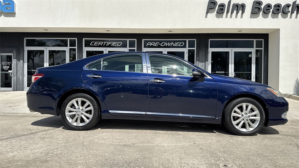 2011 Lexus ES 350 photo 21