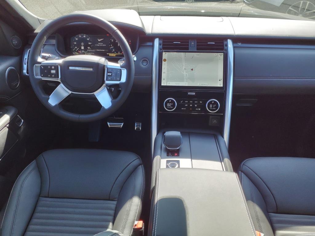 2025 Land Rover Discovery Metropolitan Edition photo 4