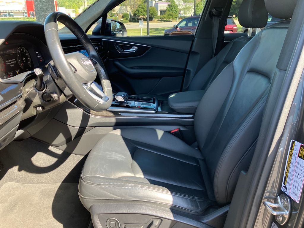 2021 Audi Q7 45 Premium photo 18