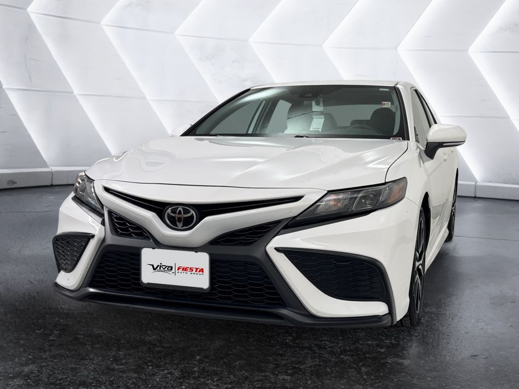 2023 Toyota Camry SE photo 3