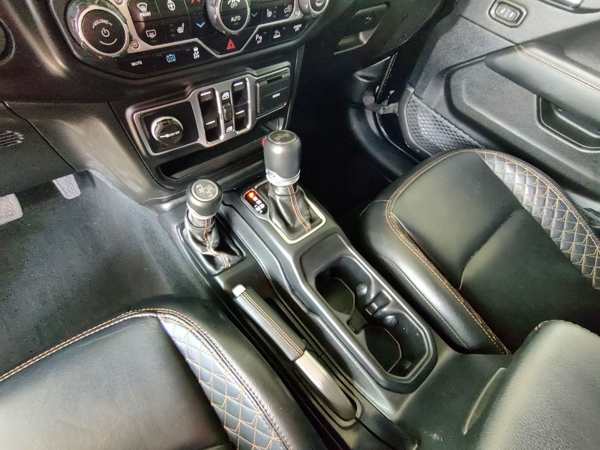 2022 Jeep Wrangler Unlimited Sahara High Altitude 4xe photo 7