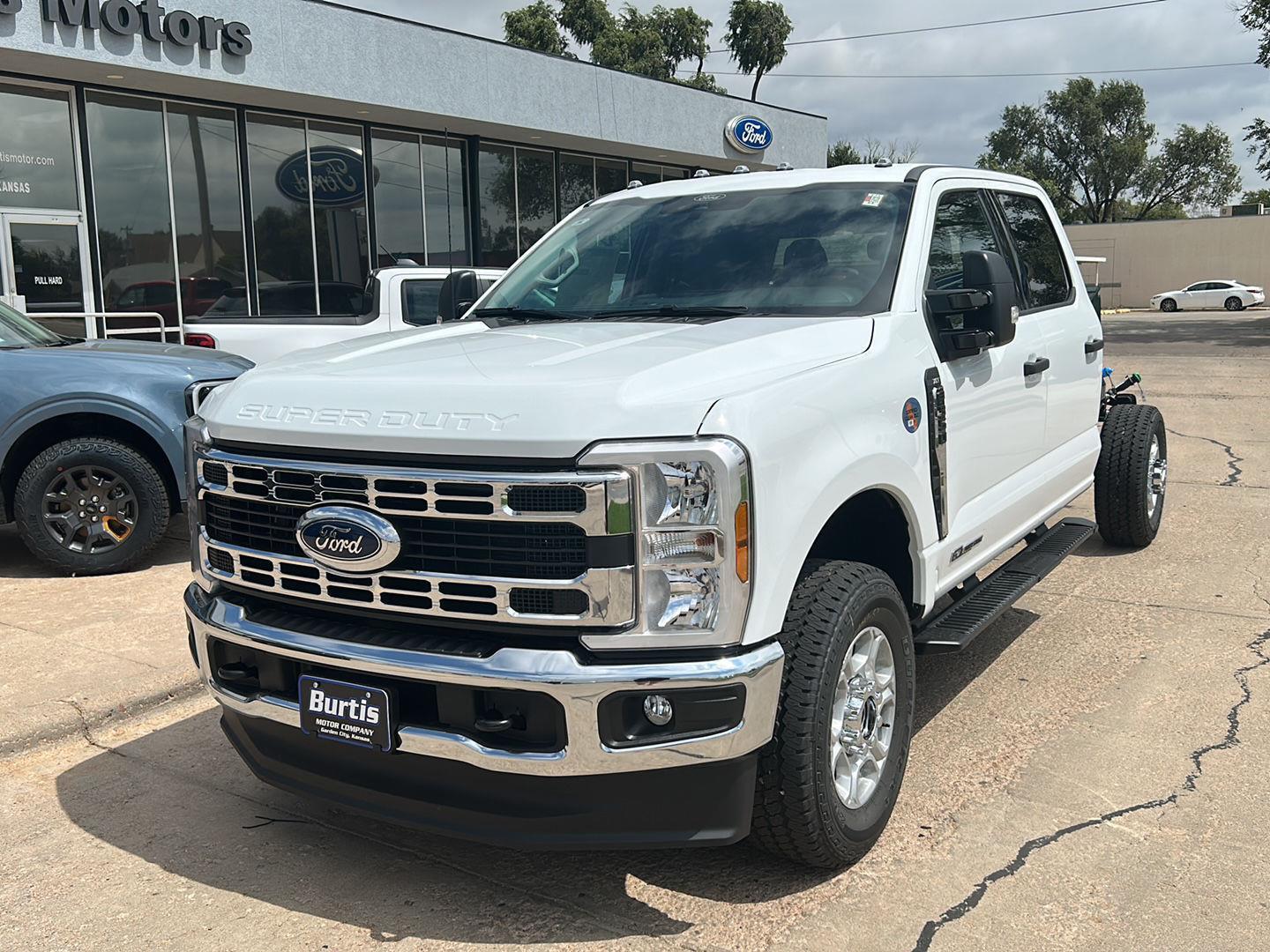 2026 Ford F-350 XLT photo 4