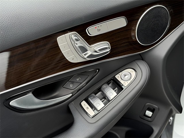 2022 Mercedes Benz GLC 300 4MATIC photo 2