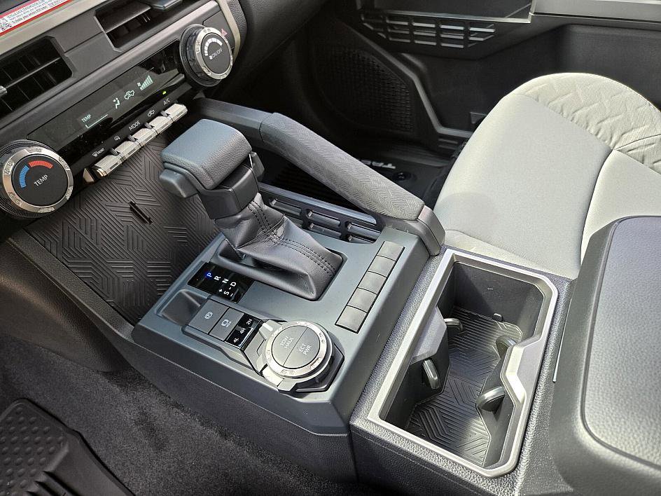 2025 Toyota Tacoma SR5 photo 22
