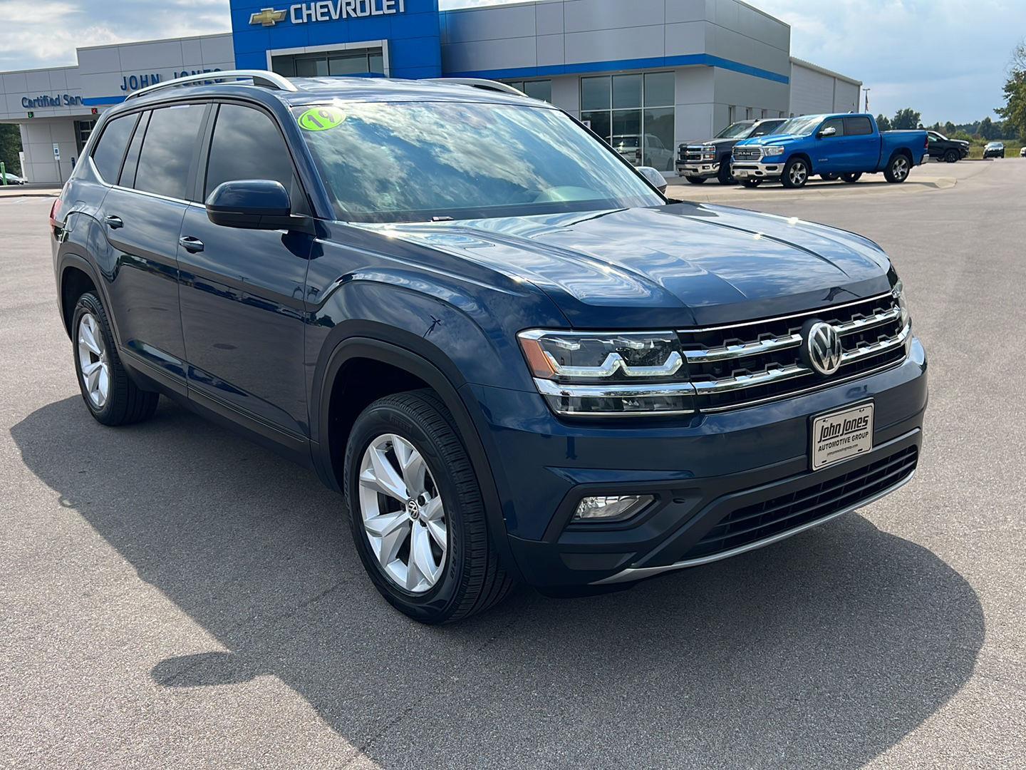 Used 2019 Volkswagen Atlas SE w/Tech with VIN 1V2UR2CA3KC540465 for sale in Scottsburg, IN