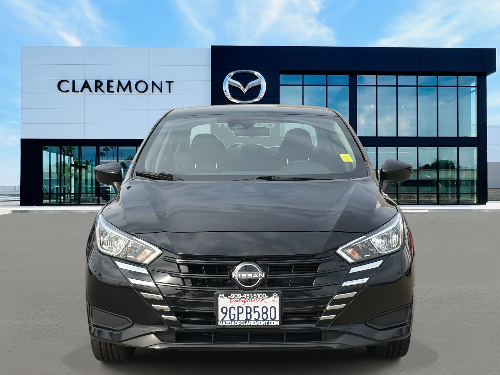 2023 Nissan Versa SV photo 2