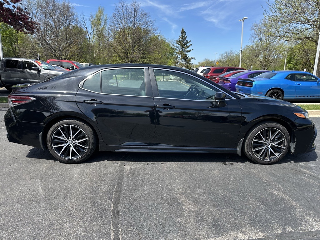 2023 Toyota Camry SE photo 3