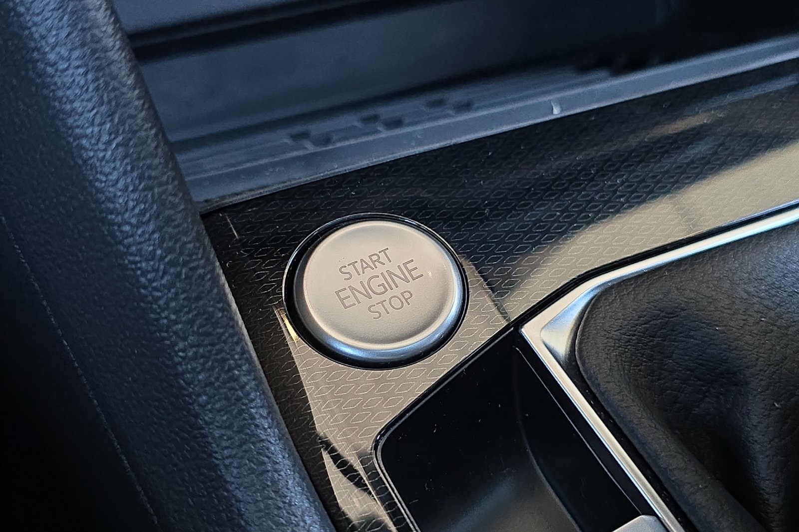 2025 Volkswagen Taos SE photo 21