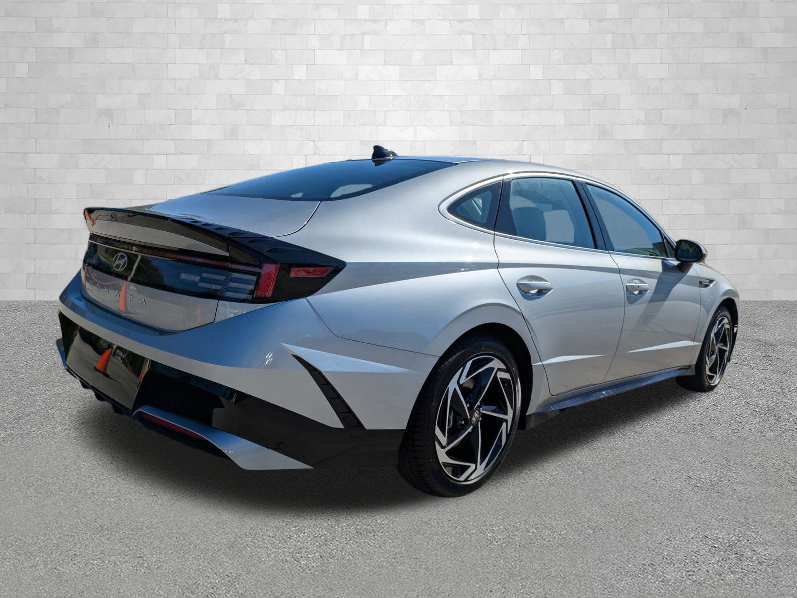 2026 Hyundai Sonata SEL Sport photo 2