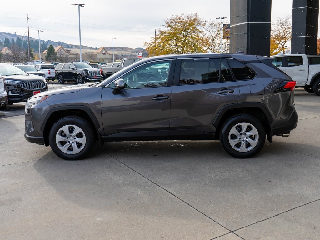 2024 Toyota RAV4 LE photo 3