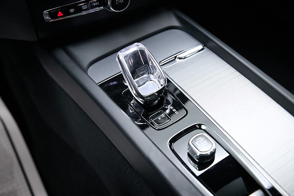 2024 VOLVO XC60 - Image 16