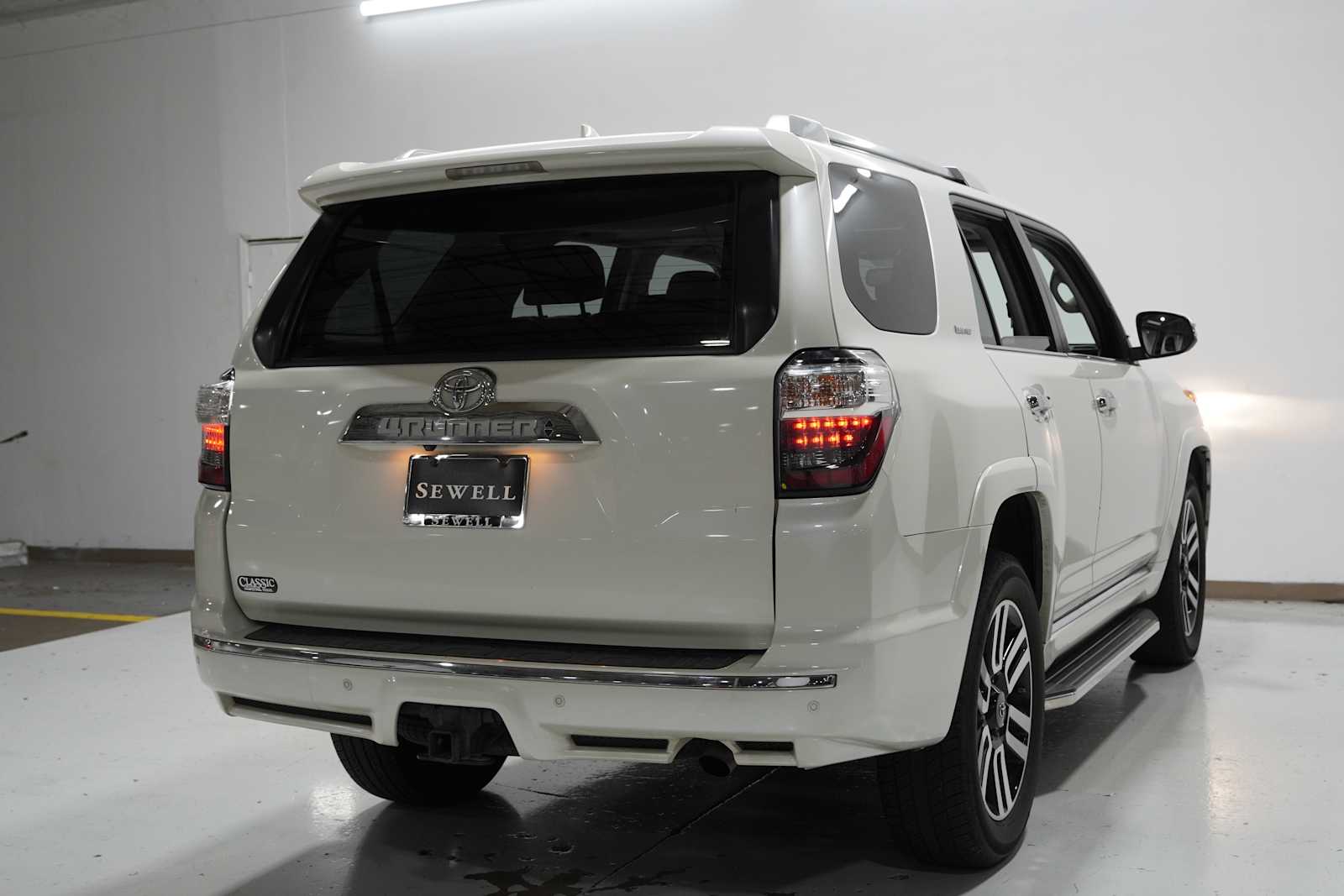 2016 Toyota 4Runner Limited photo 4