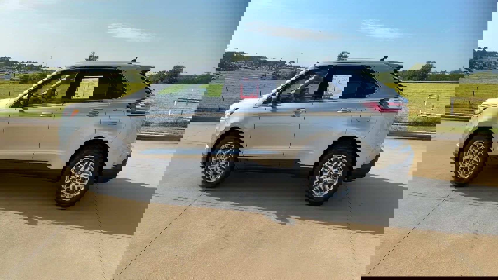 2024 Ford Edge SEL photo 5