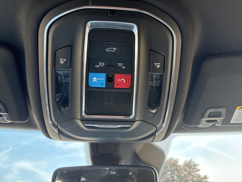 2024 Jeep Grand Cherokee Altitude photo 17