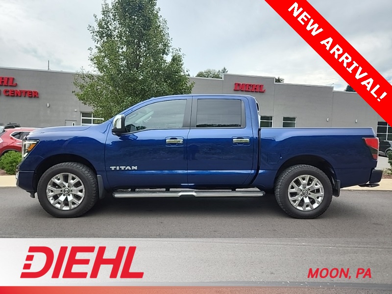 2021 Nissan Titan SL Crew Cab photo 3