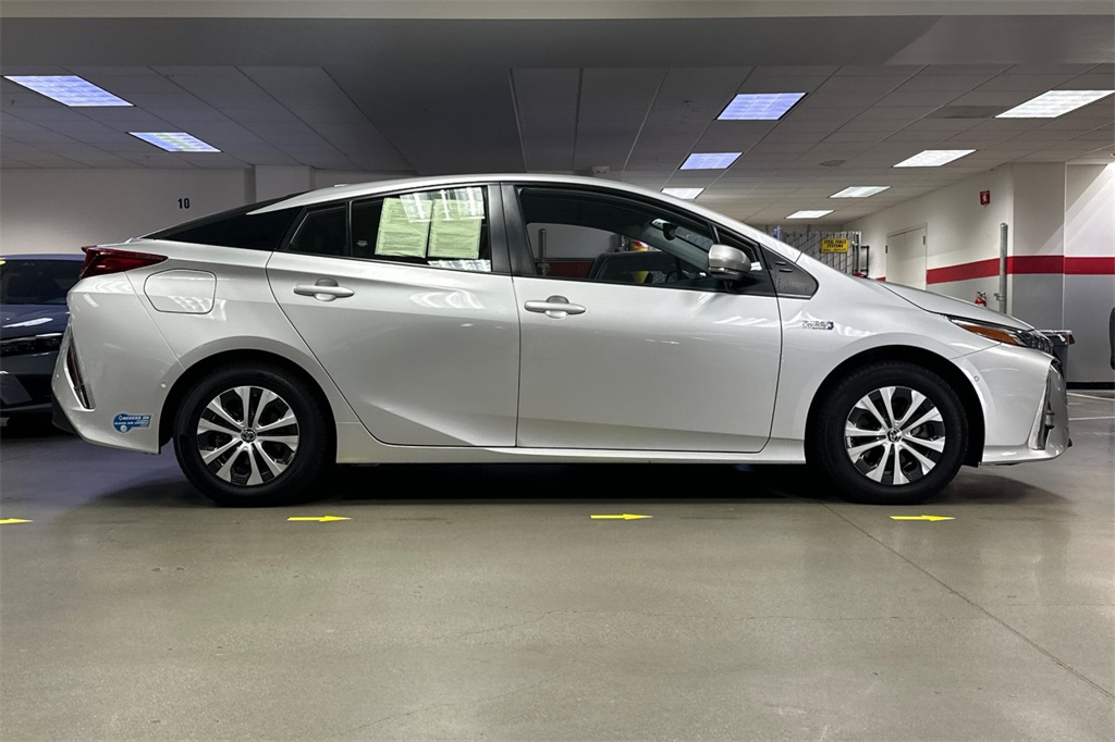 2021 Toyota Prius Prime Limited photo 3