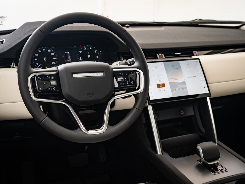 2025 Land Rover Discovery Sport S photo 4