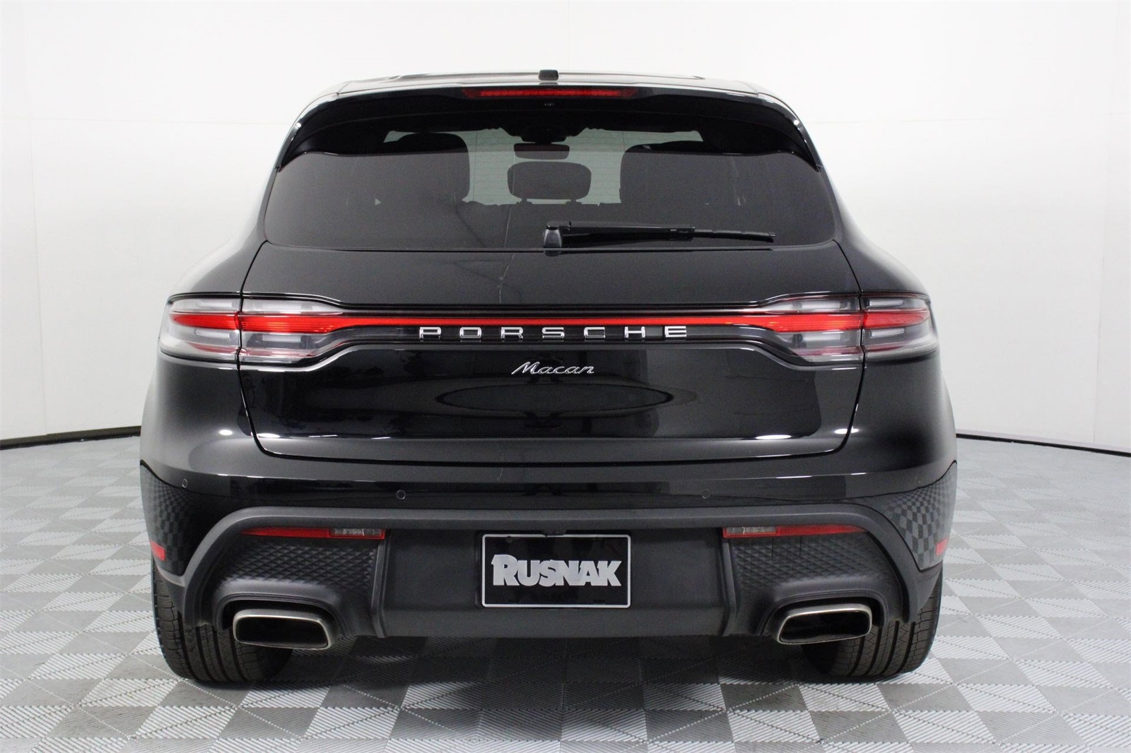 2025 Porsche Macan photo 6