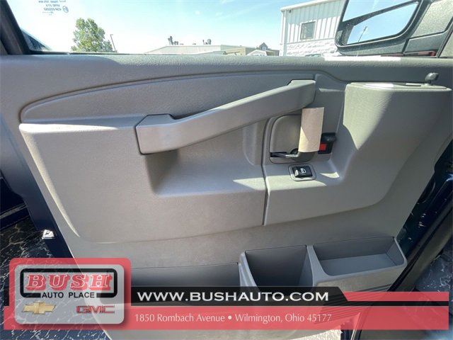 2025 Chevrolet Express Cargo 3500 photo 6