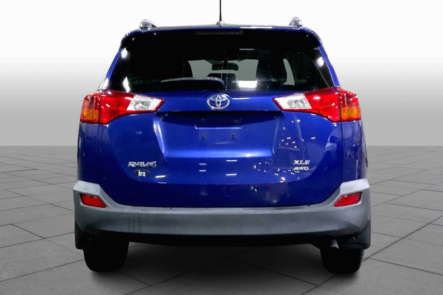 2015 Toyota RAV4 XLE photo 4