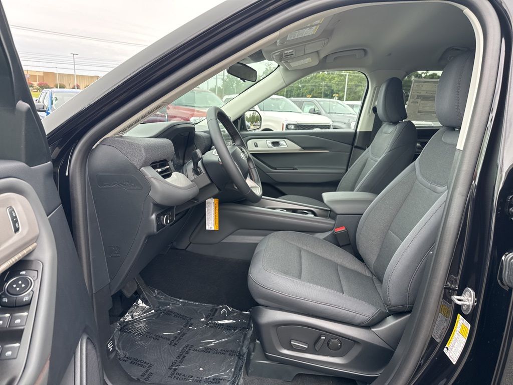 2025 Ford Explorer photo 9