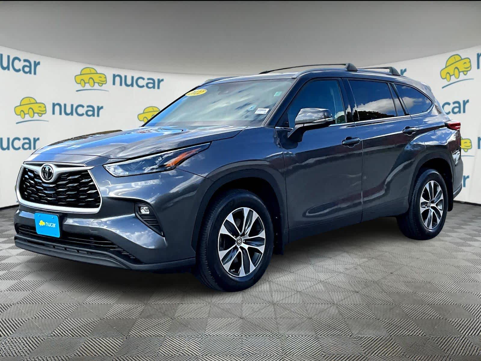 2022 Toyota Highlander XLE photo 2