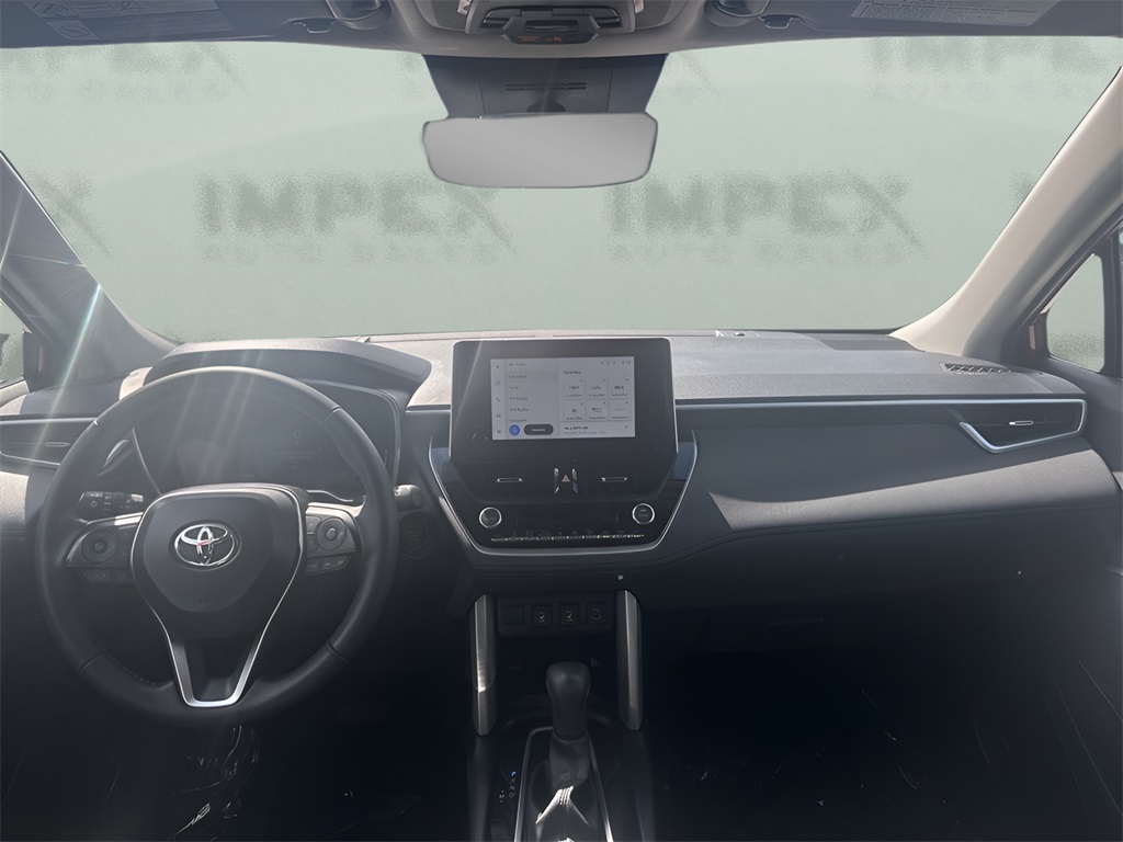 2024 Toyota Corolla Cross XLE photo 12