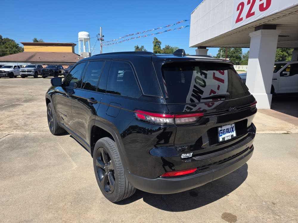 2023 Jeep Grand Cherokee Limited photo 3