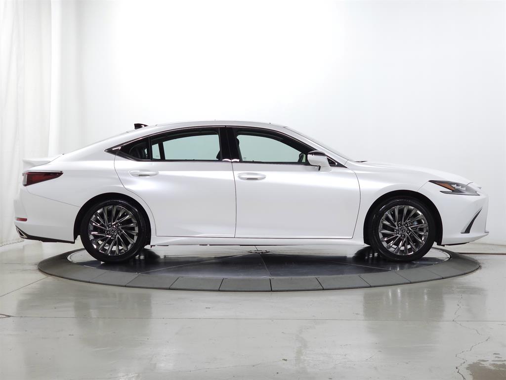 2024 Lexus ES 350 Ultra Luxury photo 11