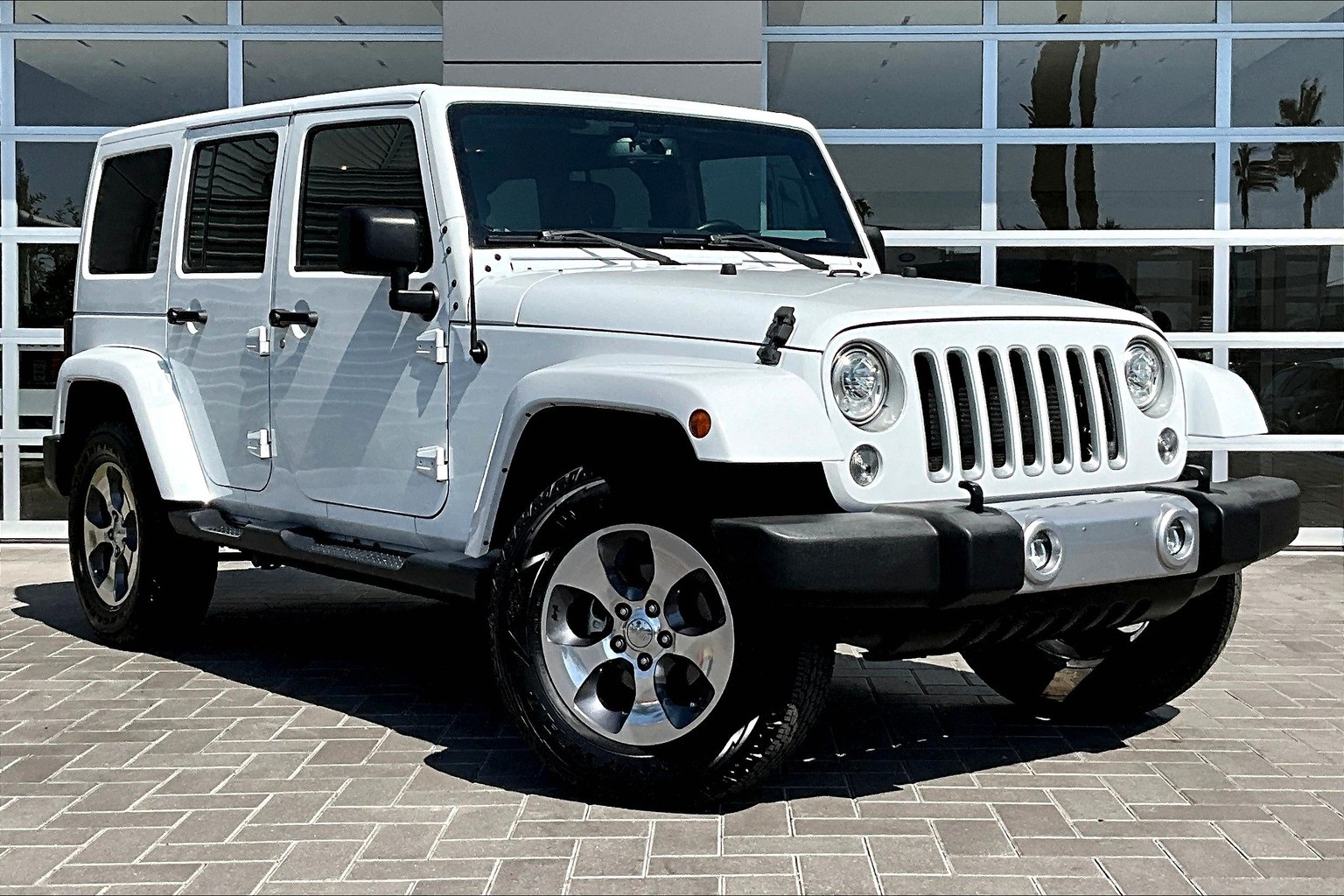 2017 Jeep Wrangler Unlimited Sahara Sport photo 3
