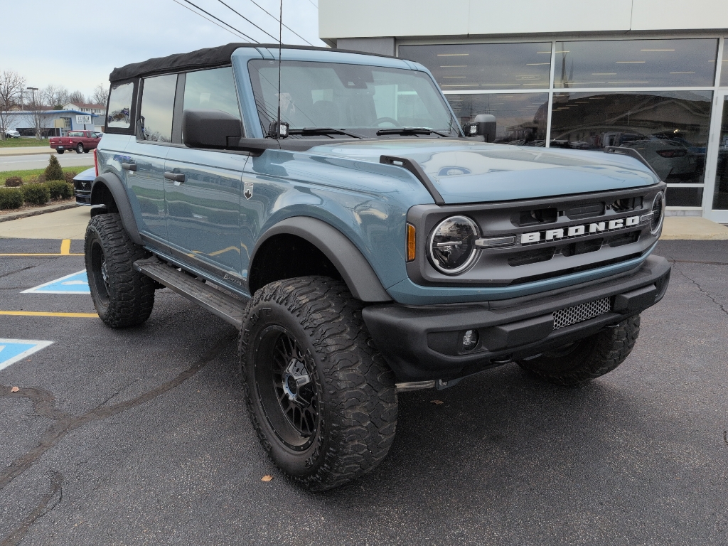 2021 Ford Bronco Base Big Bend Black Diamond Outer Banks photo 3