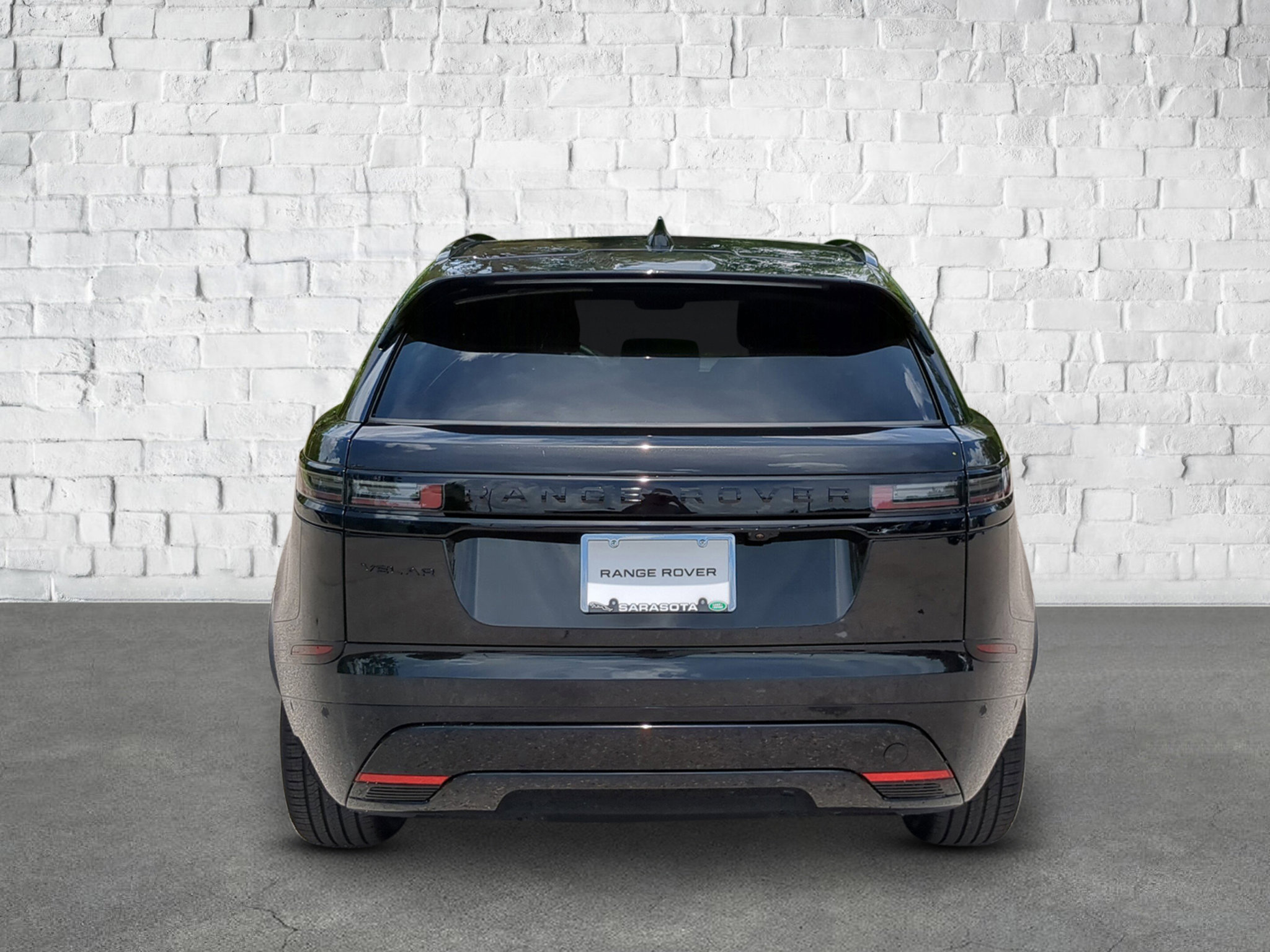 2026 Land Rover Range Rover Velar SE photo 4