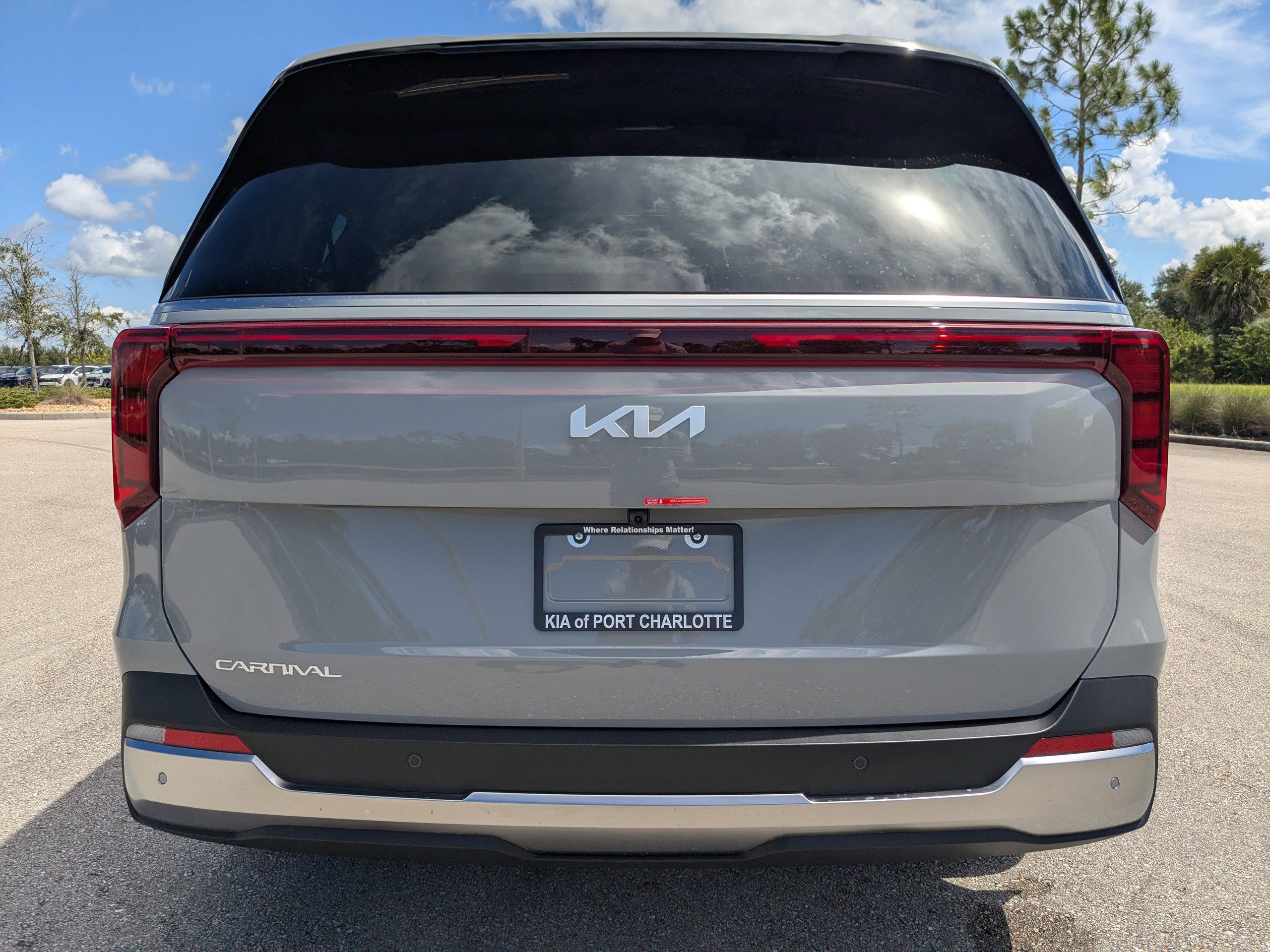 2026 Kia Carnival SX photo 4