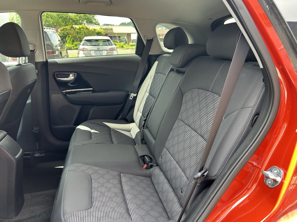 2022 Kia Niro LXS photo 24