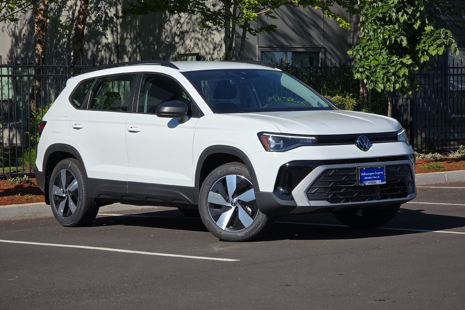 2025 Volkswagen Taos S's photo