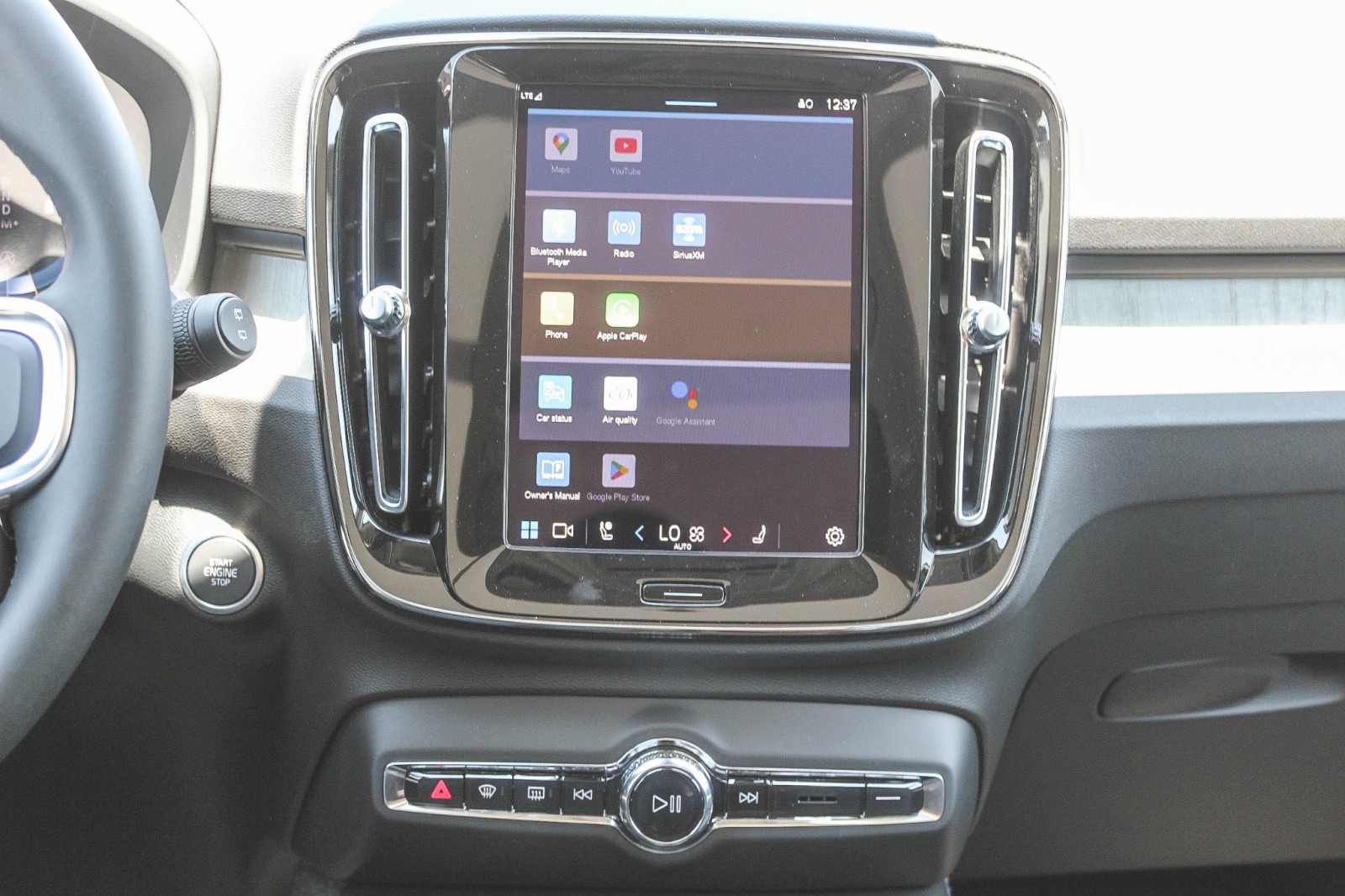 2025 Volvo XC40 Plus photo 13