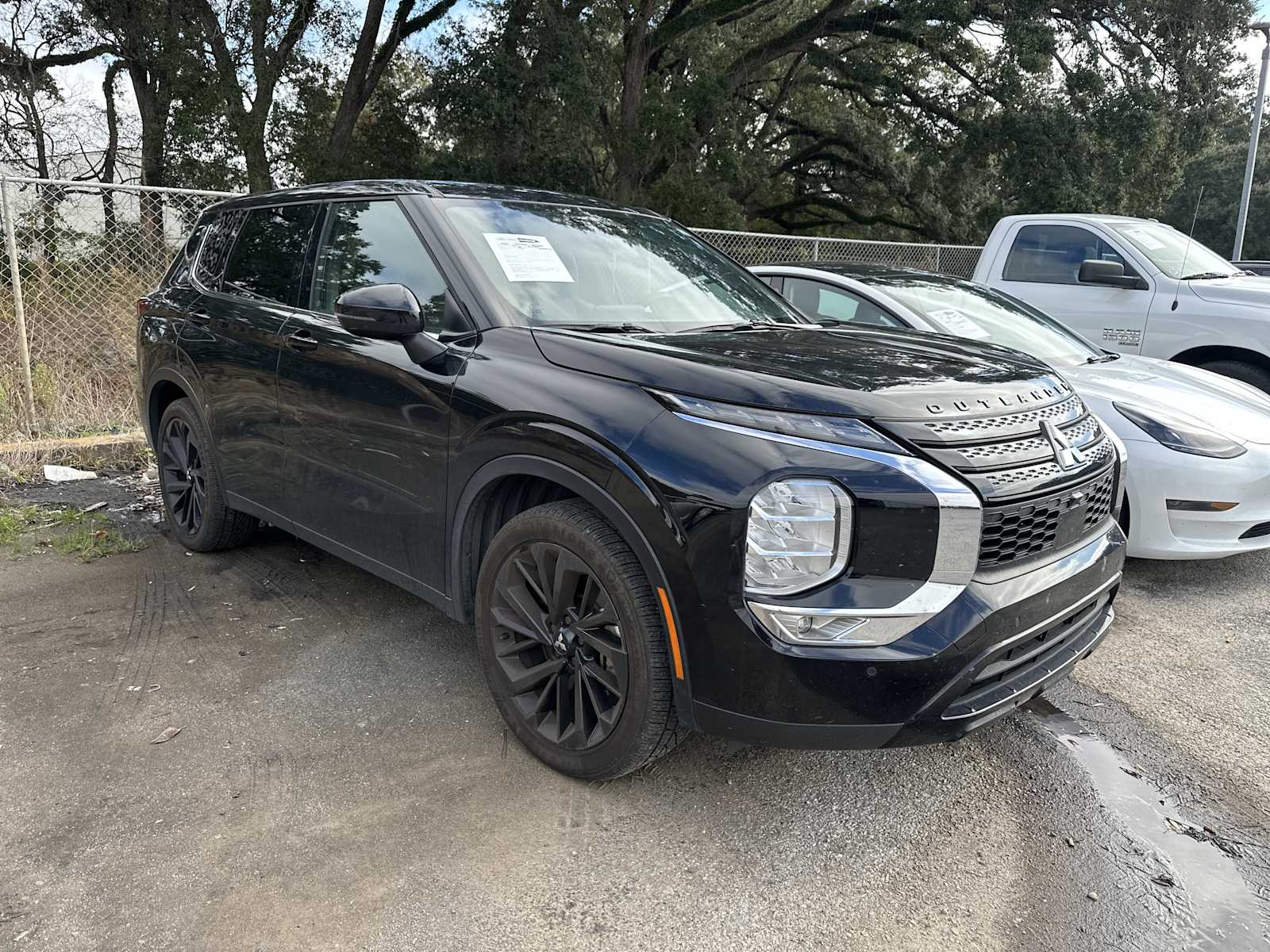 2022 Mitsubishi Outlander Black Edition's photo