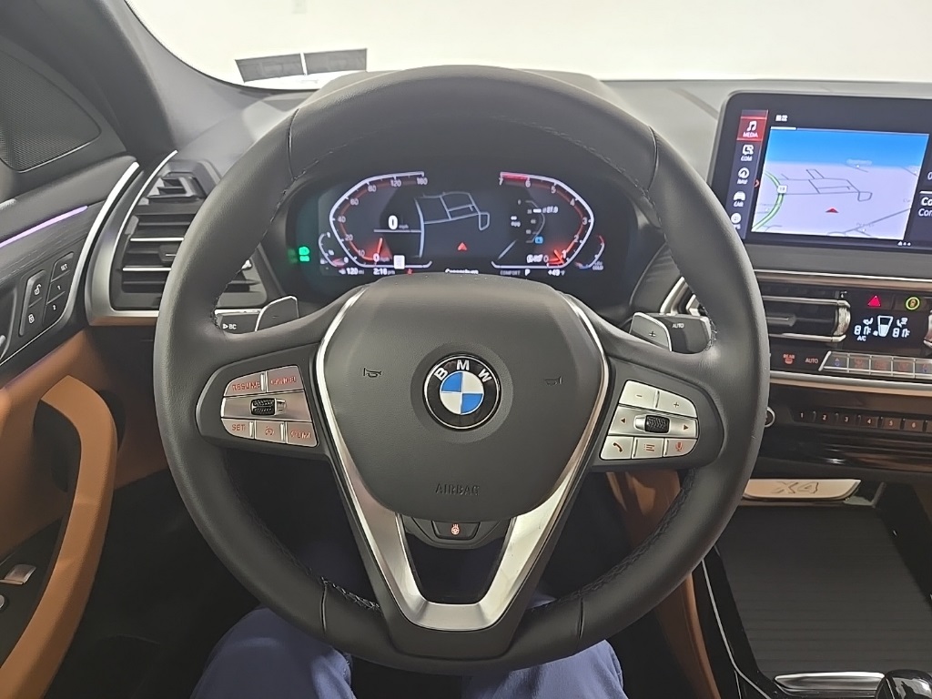 2023 BMW X4 30i's photo