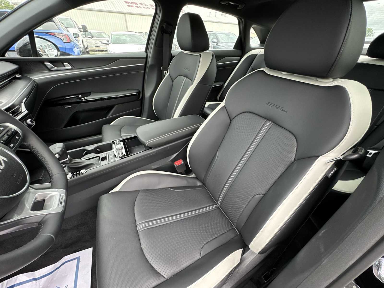 2025 Kia K5 GT-Line photo 11