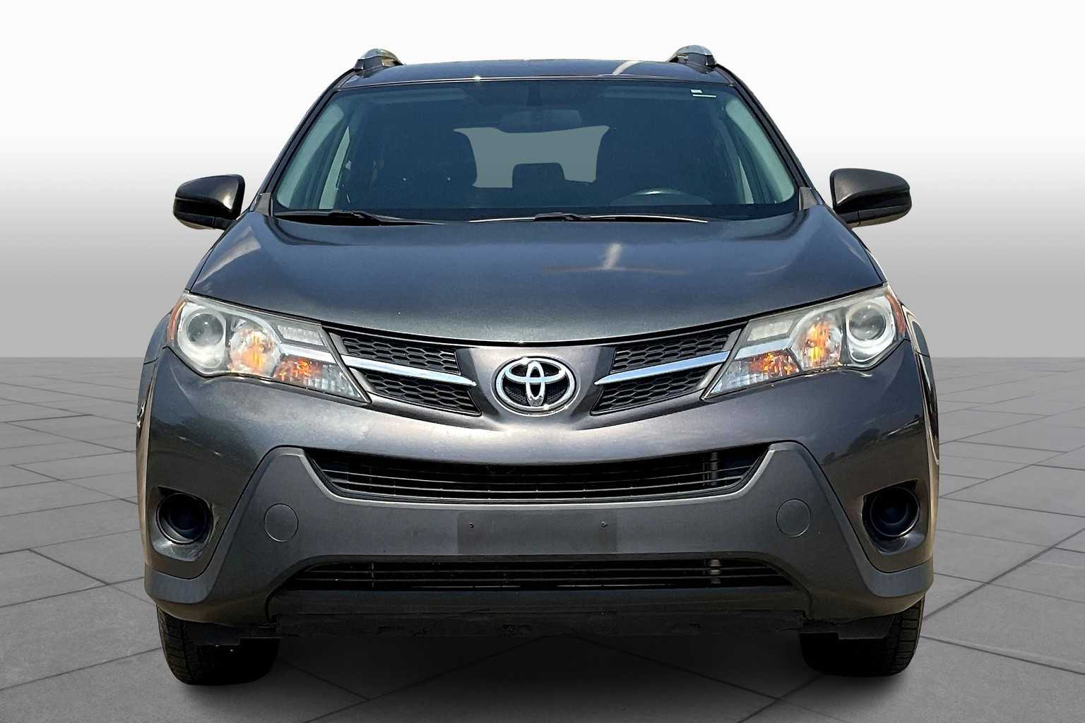 2015 Toyota RAV4 LE photo 3