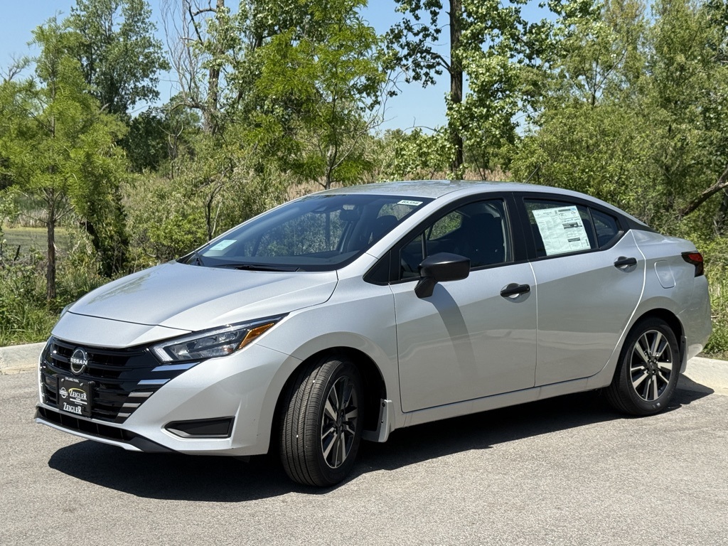 2025 Nissan Versa S photo 5