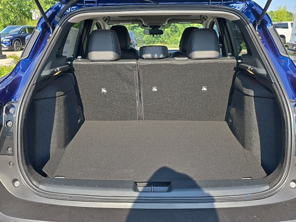 2025 Nissan Kicks SR photo 21