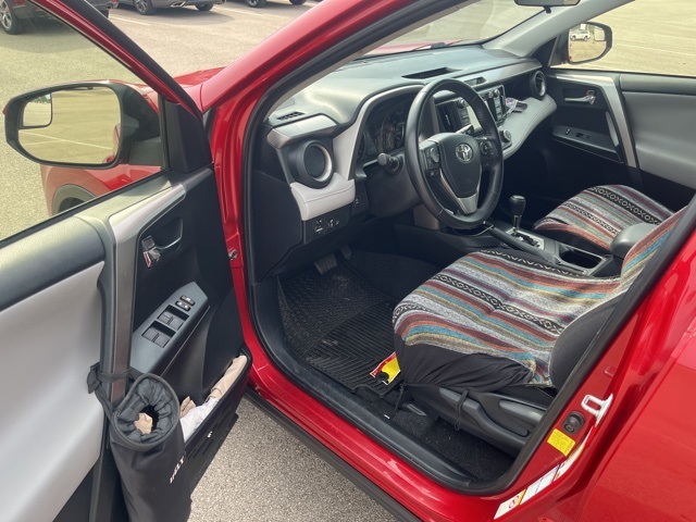 2017 Toyota RAV4 XLE photo 2