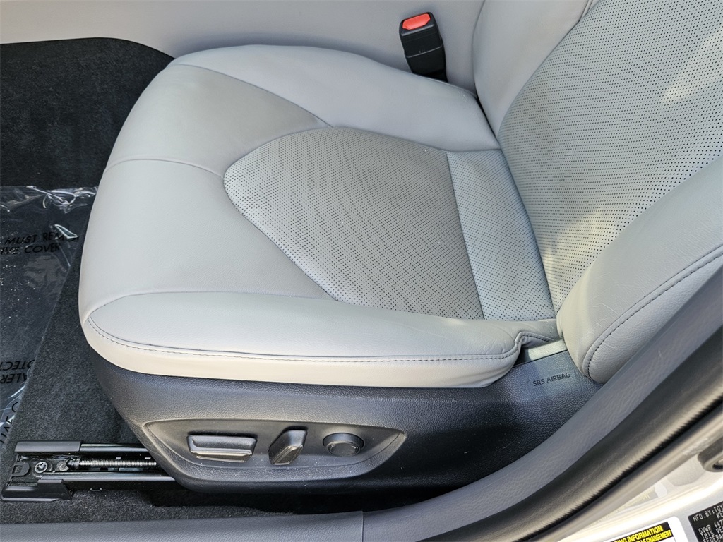 2022 Toyota Camry XLE photo 13